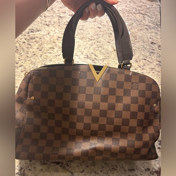 Louis Vuitton purse like new. Comes with dust bag
Lowest $1,300 - Picture 2 of 6